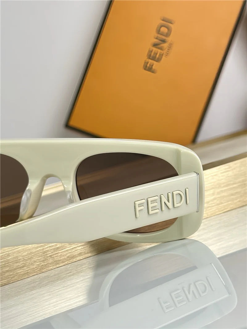 FENDI FF 40095 Logo Fendigraphy Sunglasses