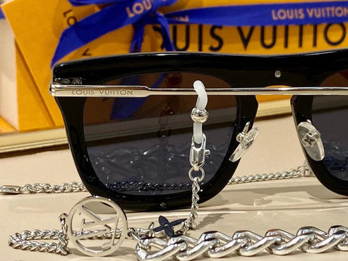 Louis Vuitton ultra rare LV1105 Chain Women's Sunglasse✨