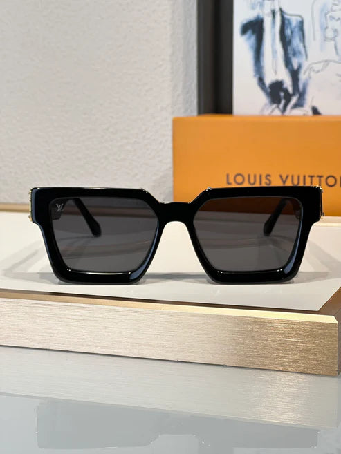 Louis Vuitton Z1910E LV Clash Low Square Sunglasses ✨