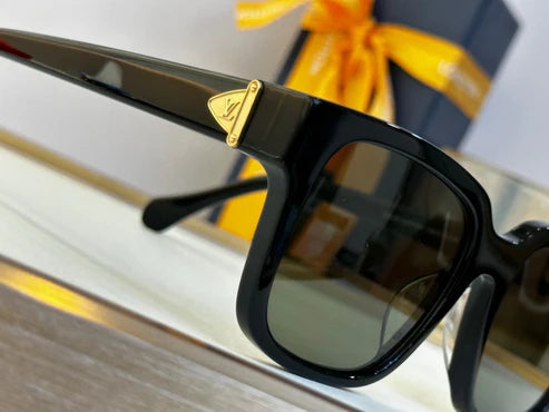 Z1785W Louis Vuitton Glide Square Sunglasses ✨