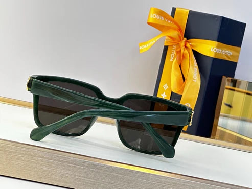 Z1785W Louis Vuitton Glide Square Sunglasses ✨