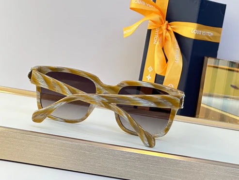 Z1785W Louis Vuitton Glide Square Sunglasses ✨