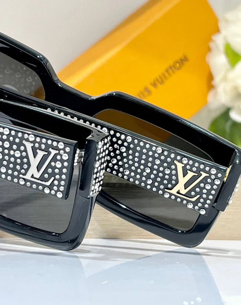 Louis Vuitton Z2396E Runway LV Clash Pearls & Strass Sunglasses✨