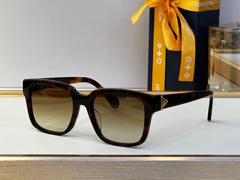 Z1785W Louis Vuitton Glide Square Sunglasses ✨