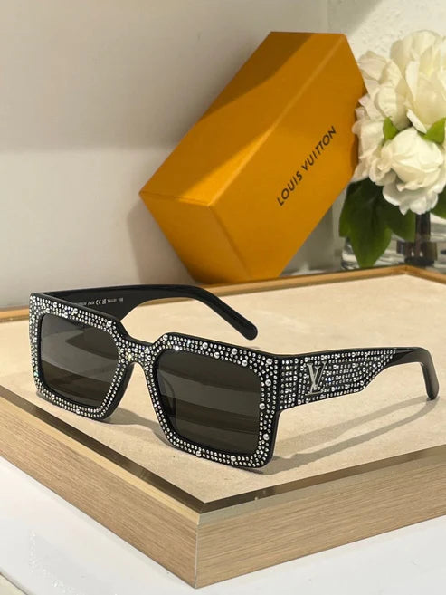 Louis Vuitton Z2396E Runway LV Clash Pearls & Strass Sunglasses✨