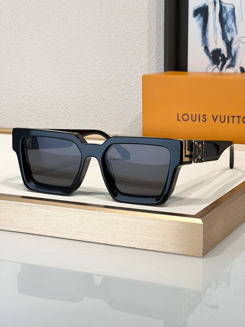 Louis Vuitton Z1910E LV Clash Low Square Sunglasses ✨