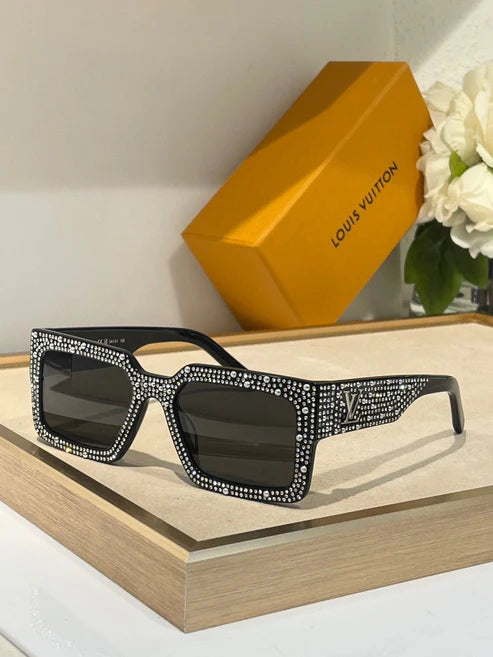 Louis Vuitton Z2396E Runway LV Clash Pearls & Strass Sunglasses✨