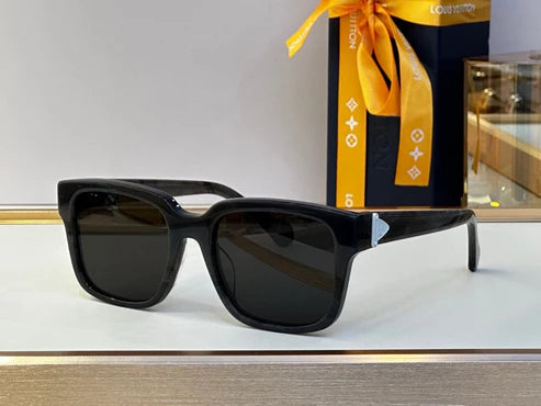 Z1785W Louis Vuitton Glide Square Sunglasses ✨