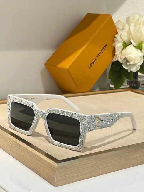 Louis Vuitton Z2396E Runway LV Clash Pearls & Strass Sunglasses✨