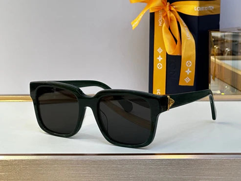 Z1785W Louis Vuitton Glide Square Sunglasses ✨