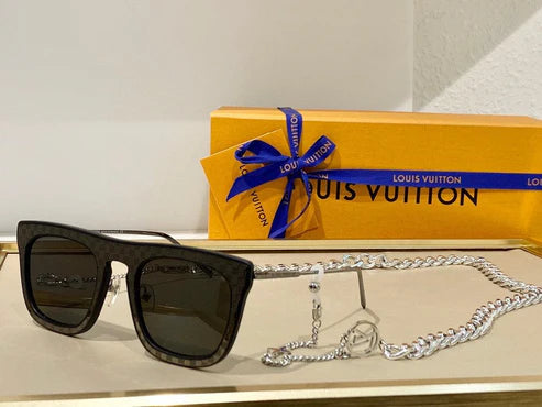 Louis Vuitton ultra rare LV1105 Chain Women's Sunglasse✨