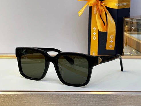 Z1785W Louis Vuitton Glide Square Sunglasses ✨