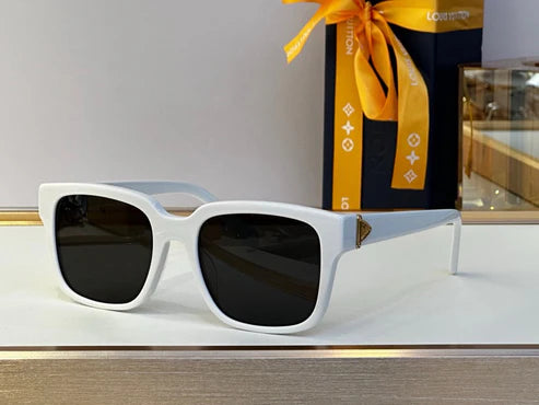 Z1785W Louis Vuitton Glide Square Sunglasses ✨