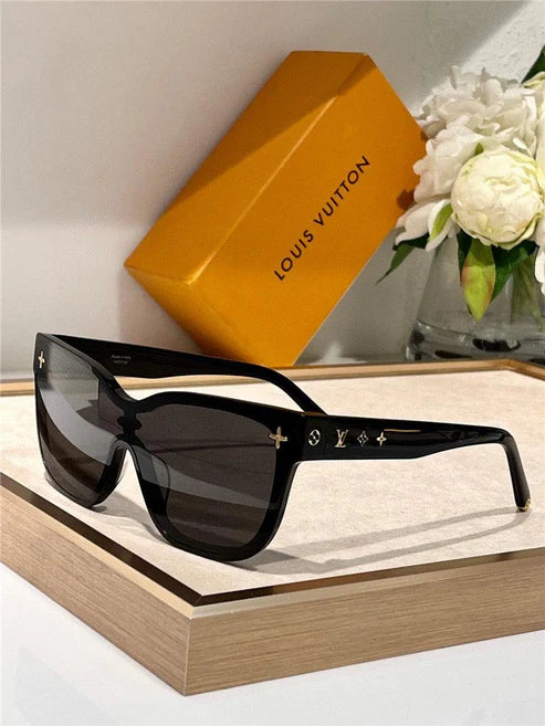 LOUIS VUITTON Z1844U LV Shadow Square Sunglasses✨