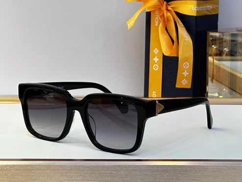 Z1785W Louis Vuitton Glide Square Sunglasses ✨